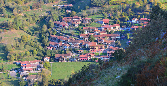 阿斯图里亚斯的Orle村旅行建筑学绿色乡村村庄国家房子森林农村风景图片