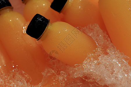 市场街食品选择性焦点在瓶装冰冷剂中新鲜的橙汁热带玻璃水果橙子食物果汁饮食稻草液体黄色图片