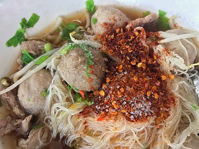 食物味道辣辣热 牛肉球面 泰国亚洲食品热辣辣酱面油炸餐厅美食面条蔬菜猪肉牛肉盘子文化午餐图片