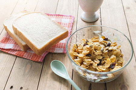 早上吃早餐白色小麦粮食水果面包薄片花生食物营养黄油图片