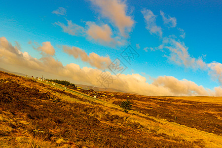 冬季爱尔兰的Wicklow山峰威克罗山天空蓝色丘陵日落沼泽地季节城市旅行环境山线图片