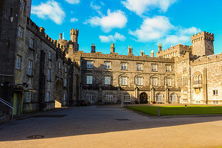 Kilkenny城堡 Ir的Kilkenny镇历史里程碑地标建筑学公园历史性旅游旅行建筑纪念碑天空伯爵图片