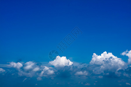 蓝天和堆云和清澈的 sk 线蓝色太阳气候阳光场景天堂自由天空云景天气图片