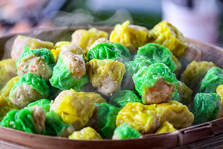 中国在街头食物上蒸汽的胡萝卜子 在帕塔亚市闻名蒸笼生活烹饪汽船文化桌子餐厅猪肉午餐盘子图片
