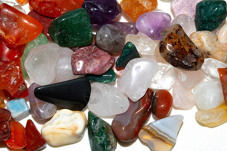 愈合水晶闪亮宝石珍贵珠宝的特写石头石英彩虹玻璃宏观晶洞岩石矿物图片
