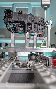 在现代机器上对塑料铸件进行 3D 测量 工业 4 0 制造自动化图片