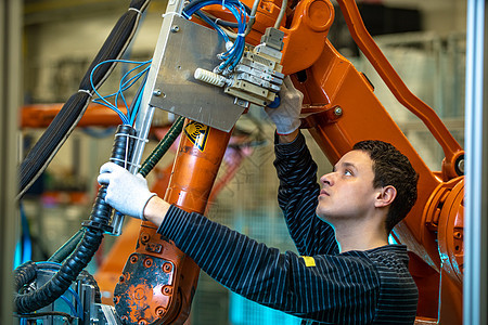 工厂中现代工业的机器人化 引进新型机械臂替代人力资源图片