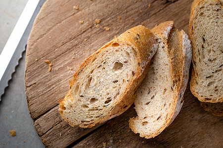 新鲜自制自制鲜菜法式木面包面包棕色早餐硬皮面包食物谷物包子白色图片