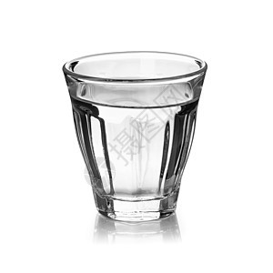 白色背景隔离的玻璃杯水饮料水晶矿物茶点液体桌子玻璃流动生活气泡图片