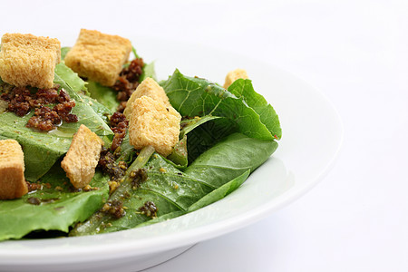 在白色背景中隔离的沙拉胡椒叶子蔬菜午餐饮食美食瓶子洋葱食物盘子图片