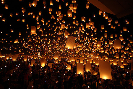 晚上泰国传统新年气球灯笼橙子星星庆典文化宗教天空派对旅行节日公园图片