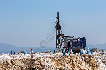 炸煤矿的岩钻车地球建筑土方加载机器挖掘工程岩石搬运工矿物图片