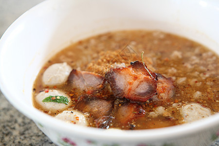 热辣的泰国面条汤烹饪美食胡椒餐厅洋葱盘子筷子午餐食物营养图片