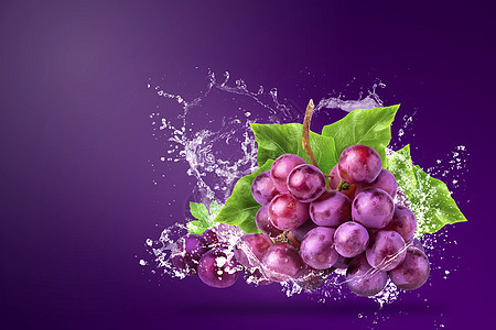红背景的新鲜红葡萄上洒水浆果植物农业宏观饮食热带饮料酒厂叶子水果图片