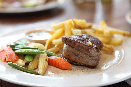 牛肉牛排食物午餐胡椒餐厅牛肉美食牛扒炙烤土豆盘子图片