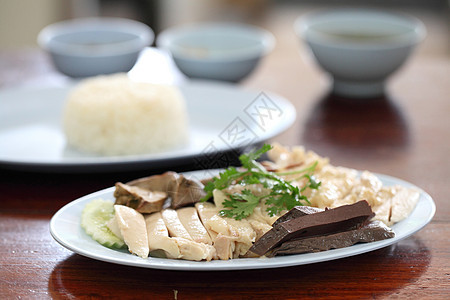 泰国食品美食鸡肉加大米 奶油泥和茶饭木头煮沸食物蔬菜香菜烹饪午餐大豆男人饮食图片