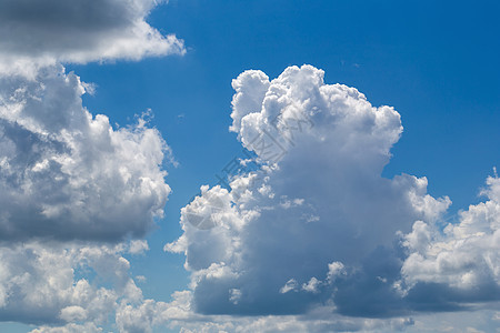 蓝色天空背景的白毛乌云运动时间气候失效天气白色云景气氛天堂多云图片