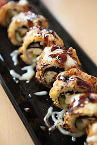带起司的寿司和奶酪美味黄瓜鳗鱼食物熏制午餐海鲜海藻奶油小吃图片