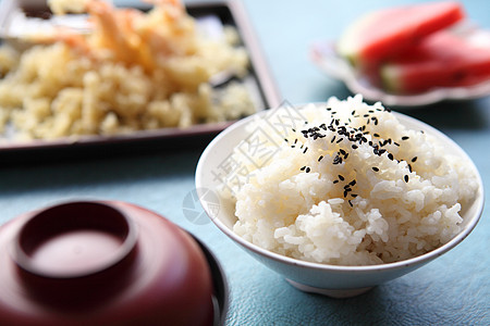 使用日本风味的红虾日语金子筷子盘子午餐烹饪油炸小吃蔬菜美食食物图片