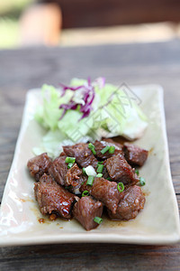 鸡肉牛排日本口味蔬菜滴水沙拉饮食洋葱萝卜炙烤鱼片盘子午餐图片