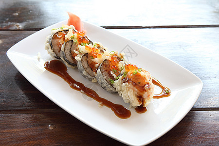 带起司的寿司和奶酪美味海藻黄瓜美食叶子沙拉海鲜盘子小吃食物图片