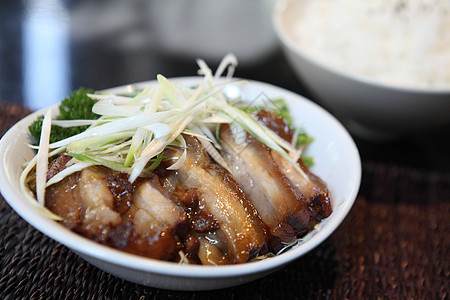 日式日本口型的牛胸猪肚生活皮肤烧烤胡椒美食餐厅蔬菜食物腹部午餐图片