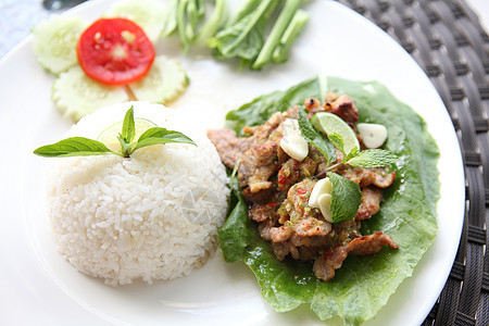 香熏烤猪肉和大米盘子营养菜单饮食油炸美食蔬菜食物午餐用餐图片