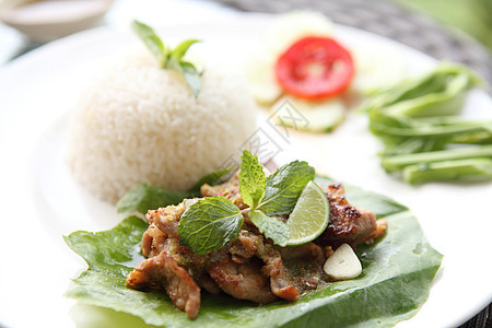 香熏烤猪肉和大米餐厅饮食食物盘子营养油炸美食用餐菜单蔬菜图片