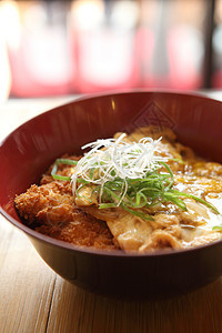 Katsudon  日本面包深炸猪肉切菜面包屑盖饭大学美食盘子油炸食物腰部学生肉汤图片