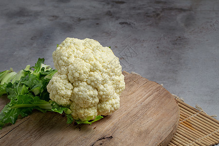 准备在灰色桌边做饭吧产品食物餐巾蔬菜麻布芸苔营养素叶子消费者烹饪图片