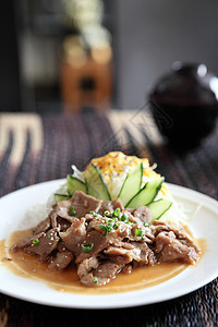 日日美菜 生猪肉面条美食午餐牛肉食物盘子海鲜烹饪洋葱猪肉图片