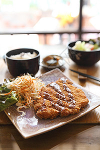 牛排 猪肉切口蔬菜午餐小吃食物面包屑餐厅盘子烹饪用餐腰部图片