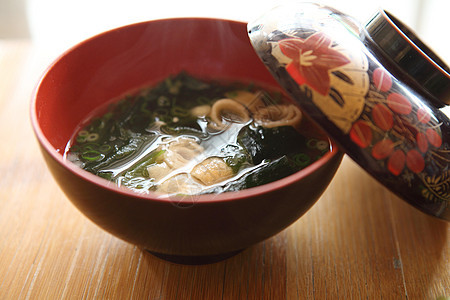 Miso 汤 日本菜昆布烹饪美食早餐杯子厨房黄豆海藻午餐洋葱图片