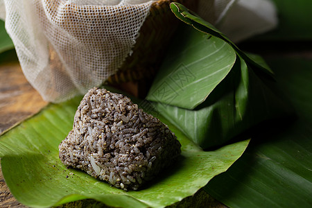 大米咀嚼的芝麻大米 西梅加香蕉盐用餐骑术食物美食草本植物家庭派对营养收成季节图片