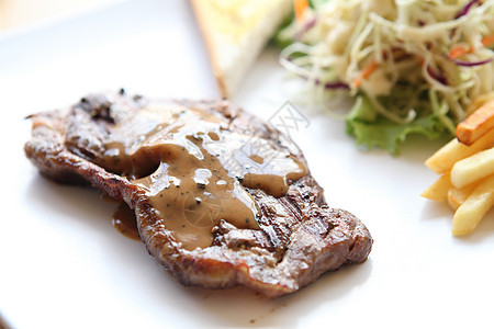 牛肉牛排香料草药木头烧烤蔬菜奶牛牛肉胡椒食物鱼片图片