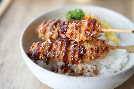 牛排 猪肉切口蔬菜腰部美食用餐盘子午餐面包屑餐厅食物油炸图片