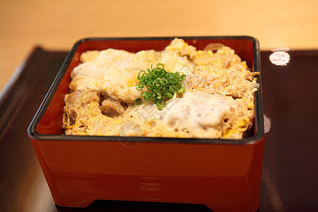 炒饭烤猪肉午餐餐厅美食蔬菜油炸筷子白色食物布塔图片