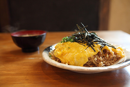炒饭的日本风格 奥姆沙巴餐厅美味洋葱盘子美食午餐猪肉筷子炒面蔬菜图片
