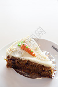 胡萝卜蛋糕橙子盘子白色美食食物营养烹饪奶油核桃木板图片