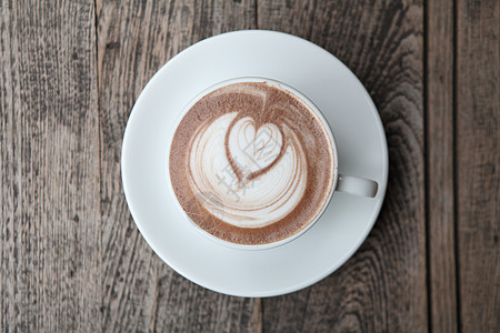 热巧克力桌子坚果食物咖啡奶油玻璃液体美食飞碟可可图片