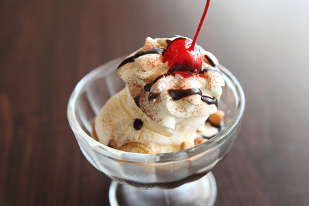 香草冰淇淋甜点圣代薄荷味道糖浆筹码食物木头美食营养图片