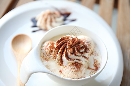 香草冰淇淋牛奶巧克力食物美食木头味道营养奶油薄荷茶点图片