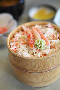 螃蟹在大米上教师蔬菜香料文化美食黄色菜单白色大学盘子图片