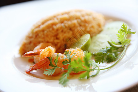 炒饭和木虾洋葱筷子盘子食物午餐餐厅烹饪美食海鲜胡椒图片