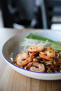 Pad thai 带虾虾的泰国菜蔬菜午餐猪肉洋葱烹饪油炸坚果香葱美食面条图片
