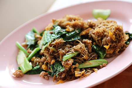 黑酱油炸面条 吃黑豆酱油炸胡椒软垫洋葱辣椒餐厅午餐大豆蔬菜盘子图片