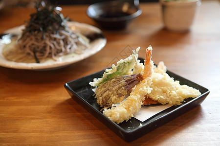 面条和炸虾油炸竹子烹饪面粉筷子宏观美食食物饮食大豆图片