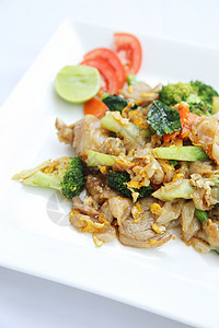 泰国菜炒面 配鸡蛋和猪肉营养午餐厨房洋葱竹子辣椒美食油炸烹饪蔬菜图片