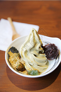 绿茶软奶油与和Red Bean甜点黑色冰淇淋食物美食白色绿色蛋糕糖果面粉图片