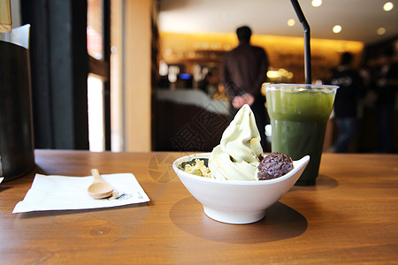 绿茶软奶油与和Red Bean白玉白色美食冰淇淋面粉绿色蛋糕糖果食物黑色图片